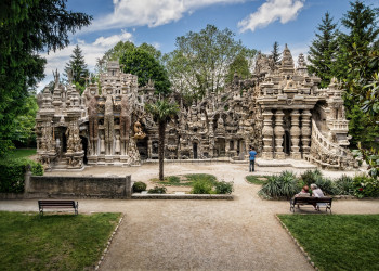 Почтальон выкладывал камень за камнем на протяжении долгих лет, скрепляя их известью, строя Дворец – фотографии Франции