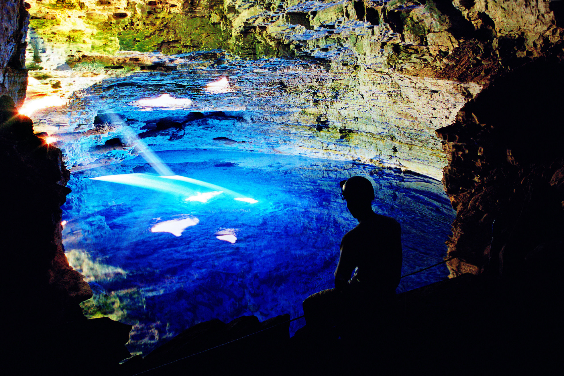 Зачарованный колодец в Бразилии известен прежде всего своей очень прозрачной водой – фотографии Бразилии