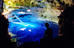 Зачарованный колодец в Бразилии известен прежде всего своей очень прозрачной водой – фотографии Бразилии