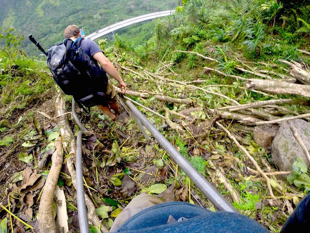 Лестница Хайку (Haiku Stairs) на Гавайских островах, США – фотографии США