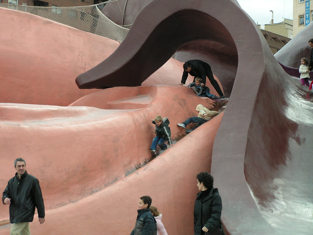 Символичный городской парк Гулливер (Parque Gulliver) в Валенсии, Испания – фотографии Испании