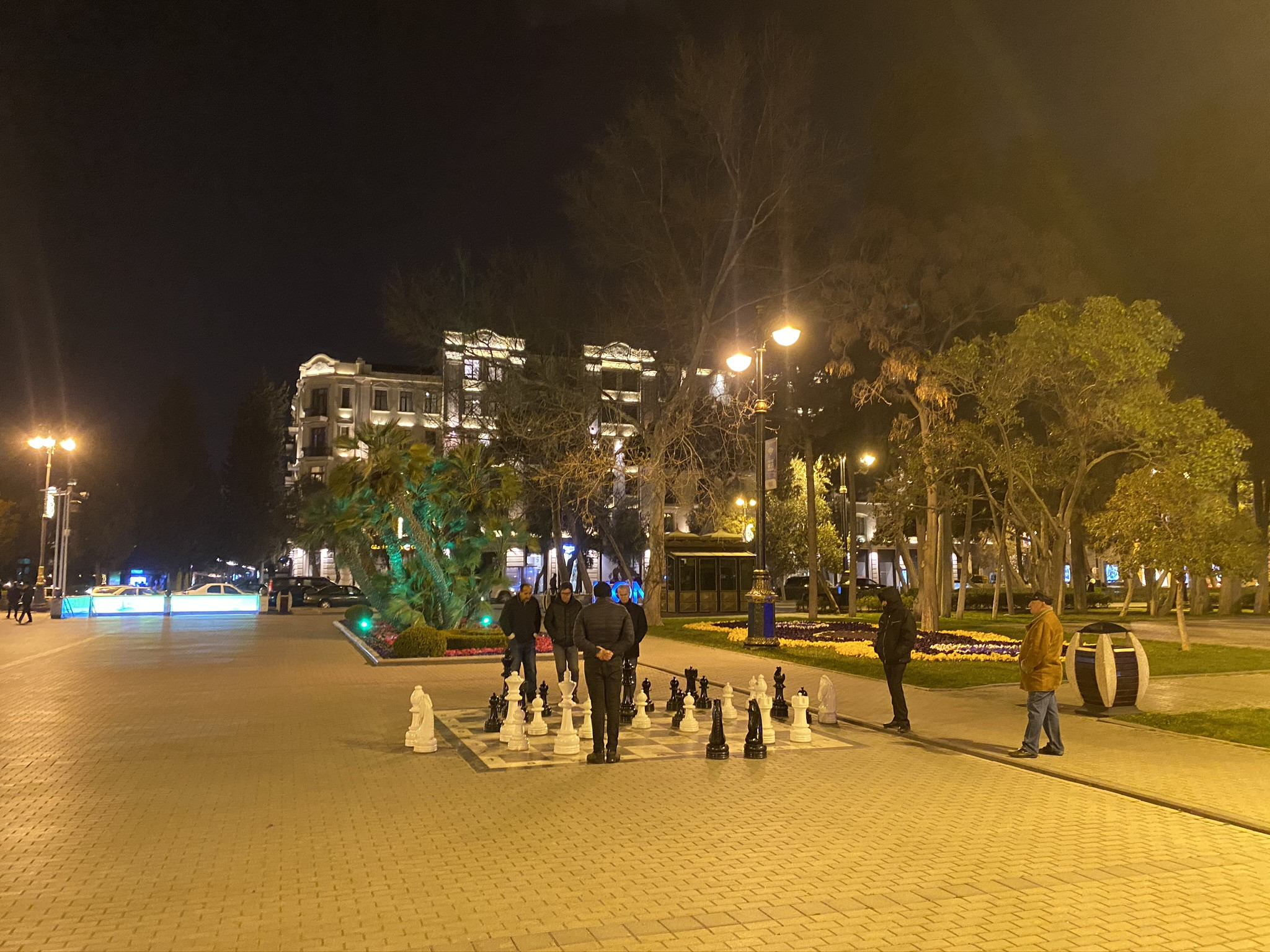 Огромные шахматы на набережной в Баку – фотографии Азербайджана