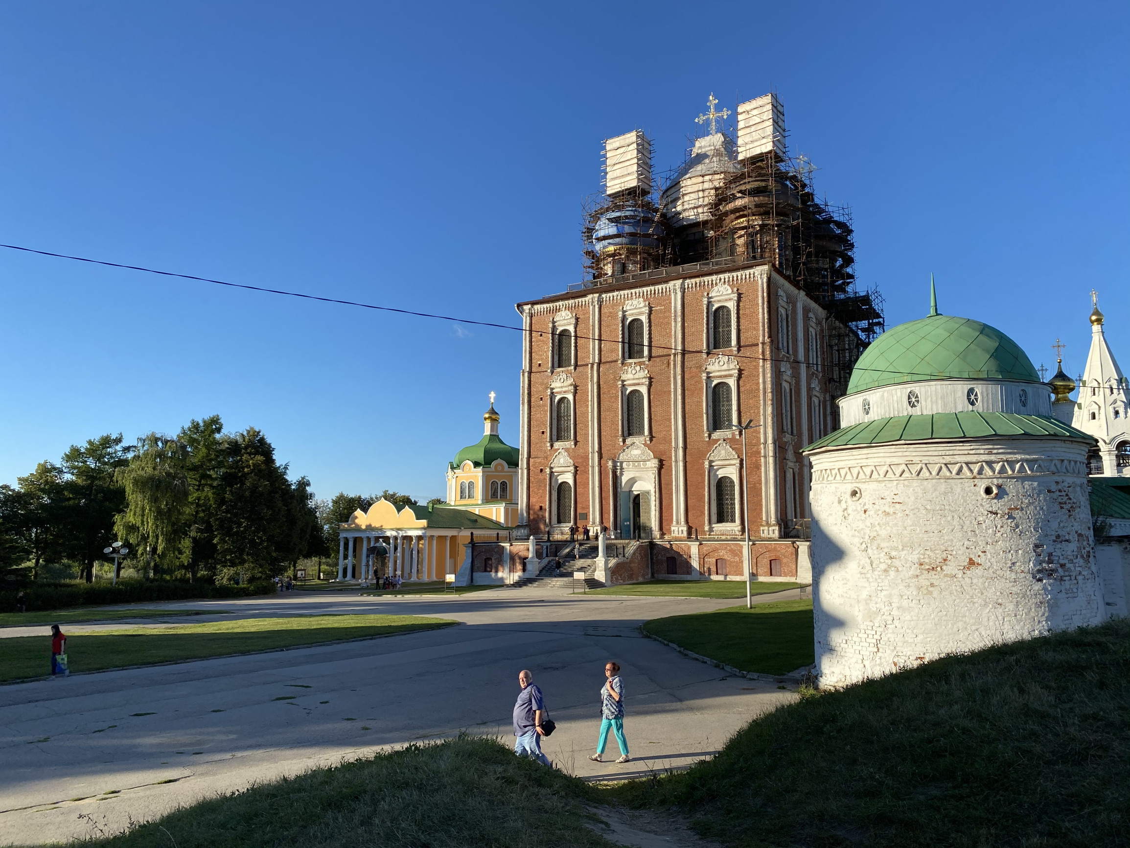 Вид с холма на Кремль в Рязани – фотографии России