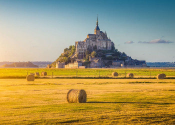 Крошечная островная коммуна Мон-Сен-Мишель (Mont Saint Michel) во Франции – фотографии Франции