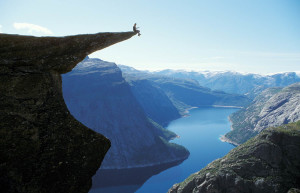 Каменный выступ Язык Тролля (Trolltunga), Берген, Норвегия – фотографии Норвегии