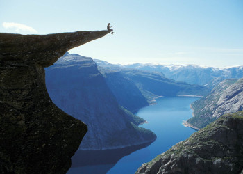 Каменный выступ Язык Тролля (Trolltunga), Берген, Норвегия – фотографии Норвегии