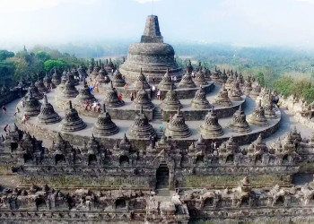 На протяжении длительного времени Боробудур (Borobudur) находился под землей – фотографии Индонезии