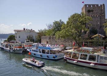 Анатолийская крепость, вид с воды – фотографии Турции