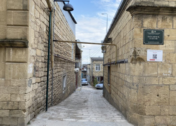 Улицы внутри крепостной стены Старый города в Дербенте – фотографии России