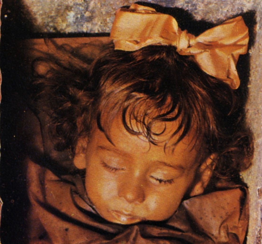 Известная мумия в Катакомбах капуцинов — это двухлетняя девочка Розалия Ломбардо, умерла в 1920 году – фотографии Италии