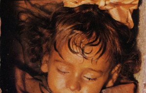 Известная мумия в Катакомбах капуцинов — это двухлетняя девочка Розалия Ломбардо, умерла в 1920 году – фотографии Италии