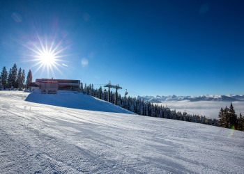Солнце над склоном. Эбен. Австрия – фотографии Австрии