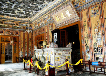 В гробнице Кхай-Динь (Lăng Khai Dinh) – фотографии Вьетнама