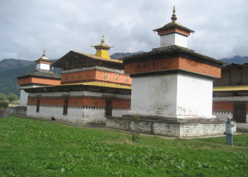 Монастырь Джамбей-лакханг (Jambay Lhakhang) – фотографии Бутана