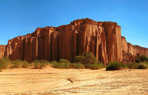 Скалы в дали. Талампайя. Аргентина – фотографии Аргентины