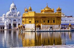 Название постройки «Золотой храм» на северо-западе Индии пошло от 100 килограммов сусального золота – фотографии Индии