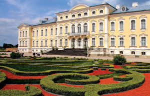 Рундальский дворец архитектуры барокко (Rundāle Palace), Латвия – фотографии Латвии