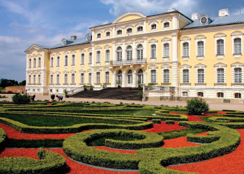 Рундальский дворец архитектуры барокко (Rundāle Palace), Латвия – фотографии Латвии