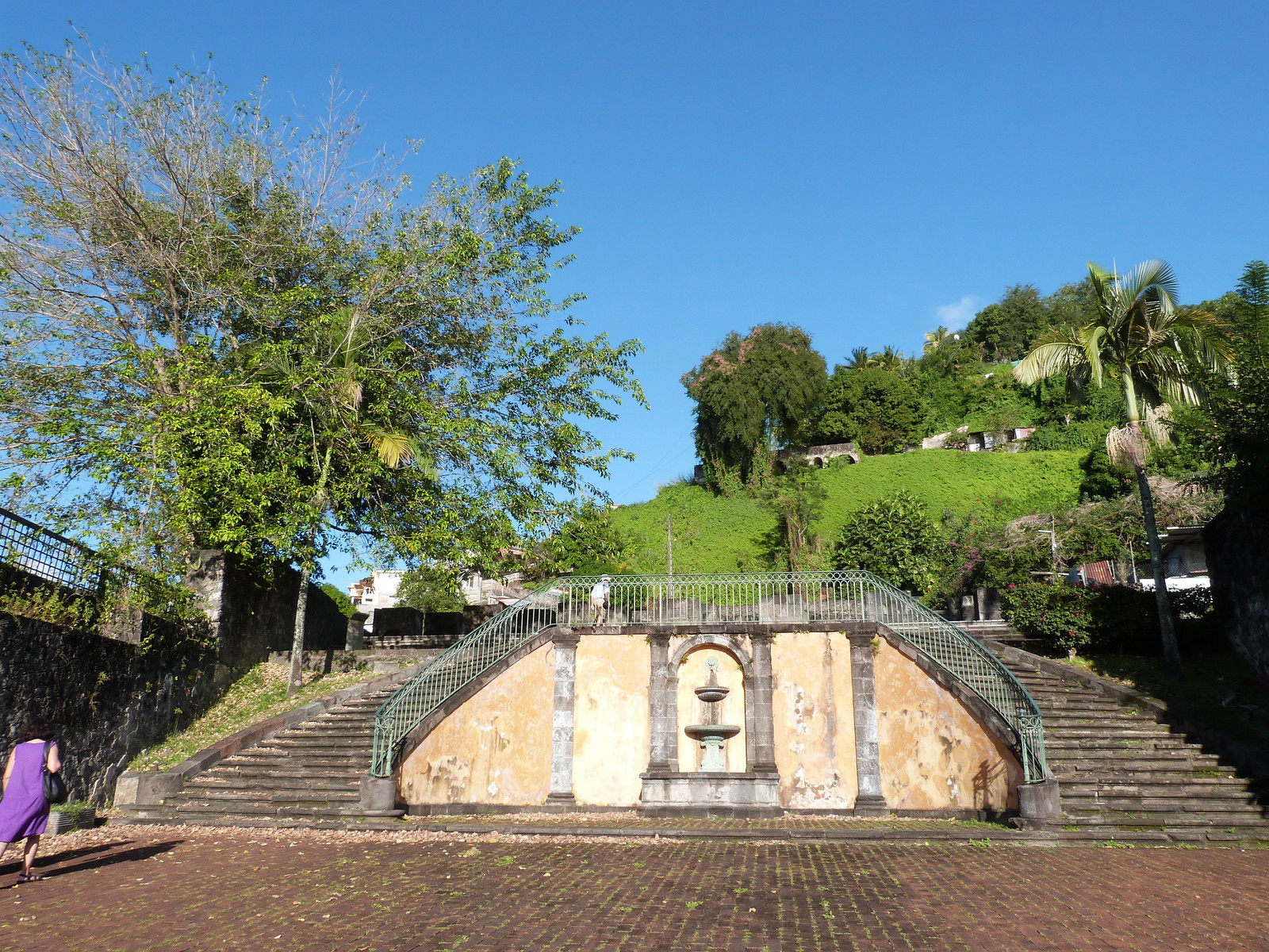 Руины театра в Сен-Пьере – фотографии Мартиники