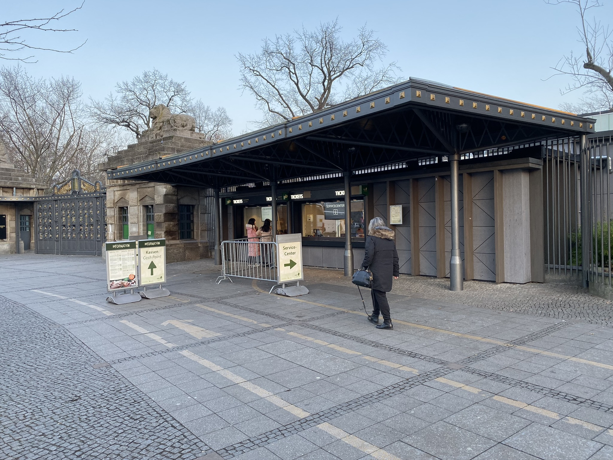 Вход в Берлинской зоопарк в декабре – фотографии Германии