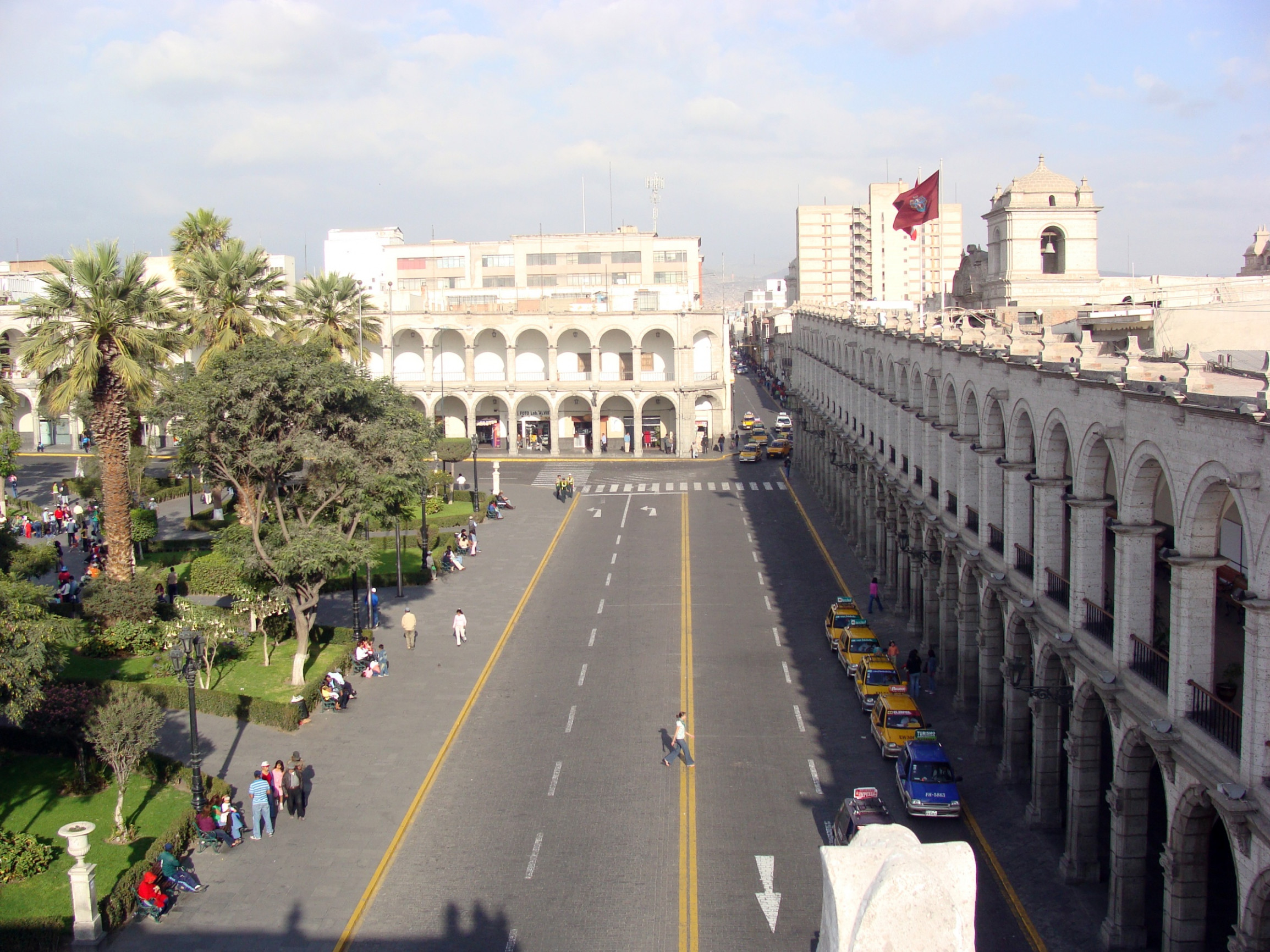 Улица Пласа-де-Армас в Перу – фотографии Перу