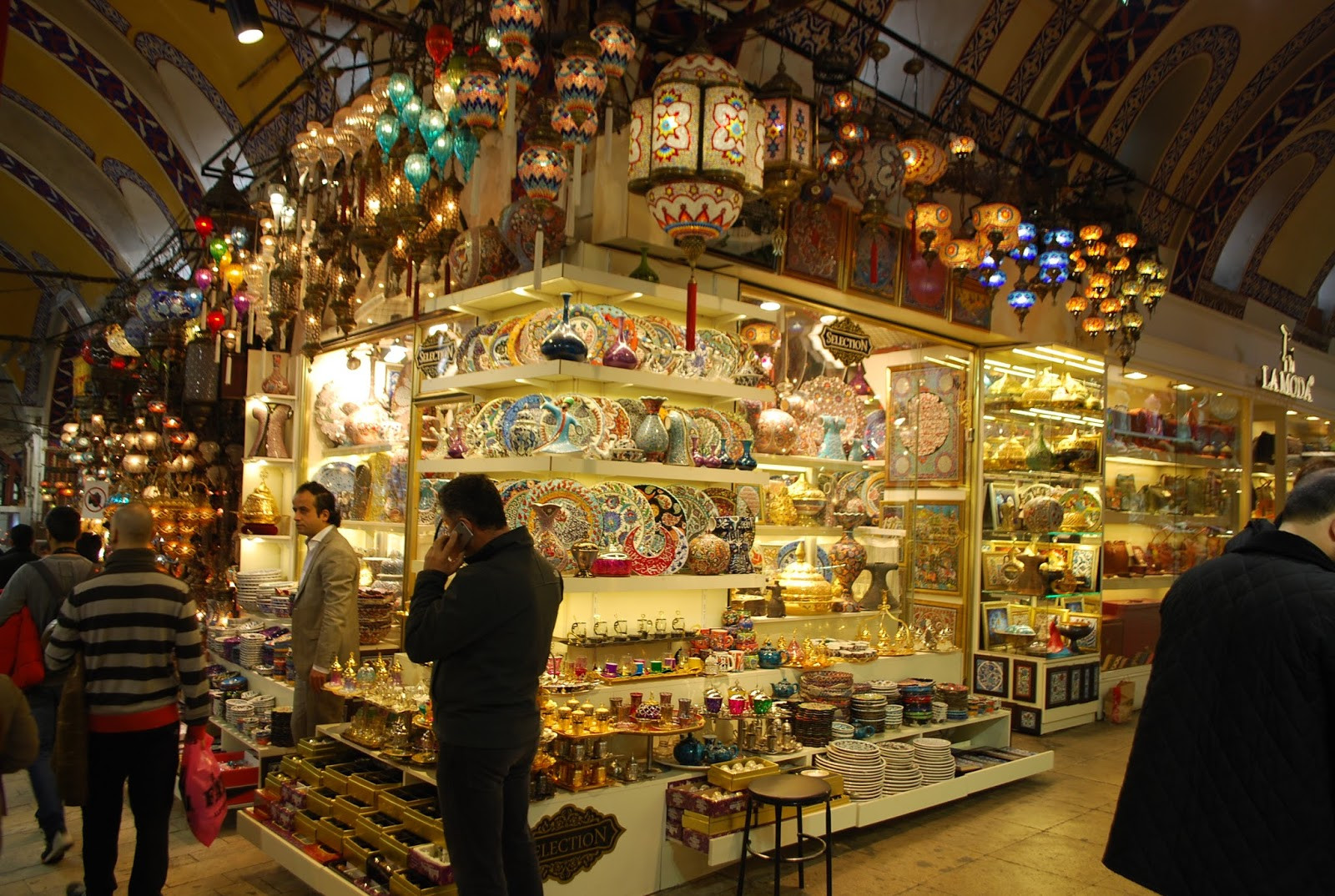 Большой базар или Капалы Чарши - это целый город со своими улицами, частными гостиницами – фотографии Турции