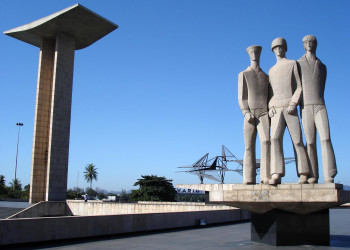 Монумент в парке Фламенго – фотографии Бразилии