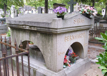 Неординарное кладбище Пер-Лашез (Pere Lachaise Cemetery) в Париже – фотографии Франции