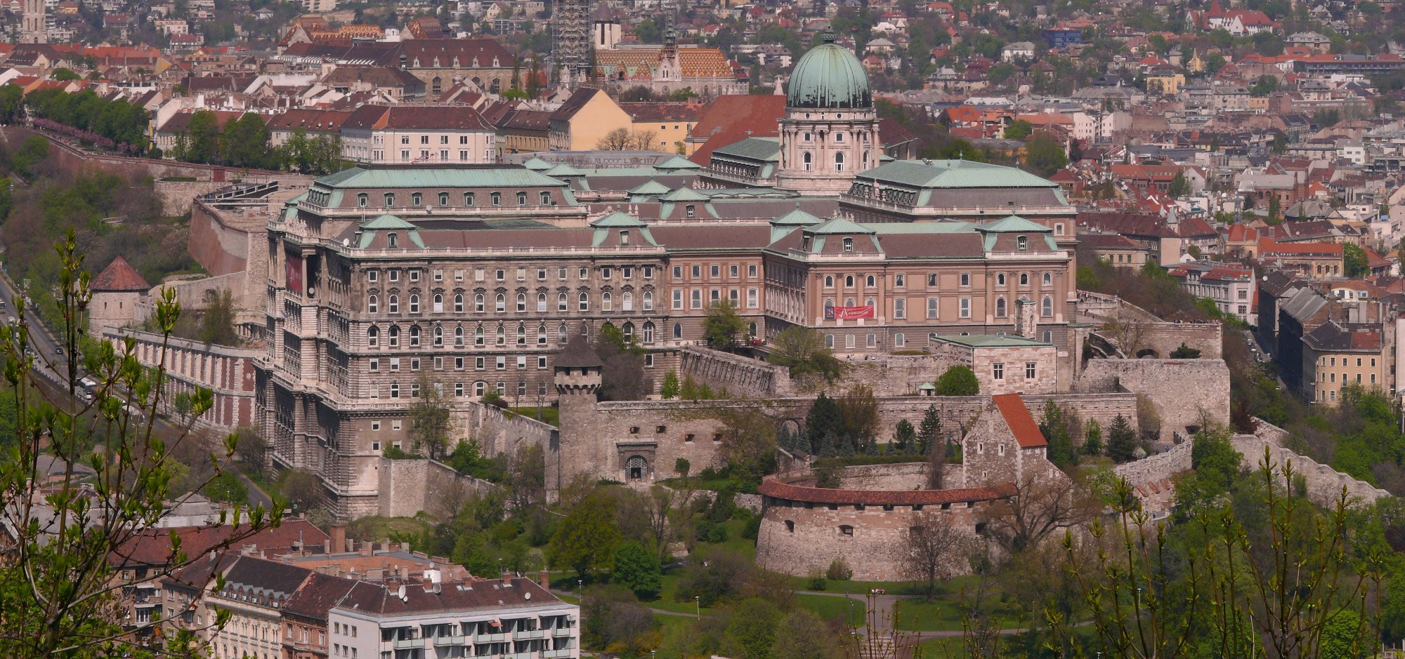 Панорамный вид на Королевский дворец, Будапешт, Венгрия – фотографии Венгрии