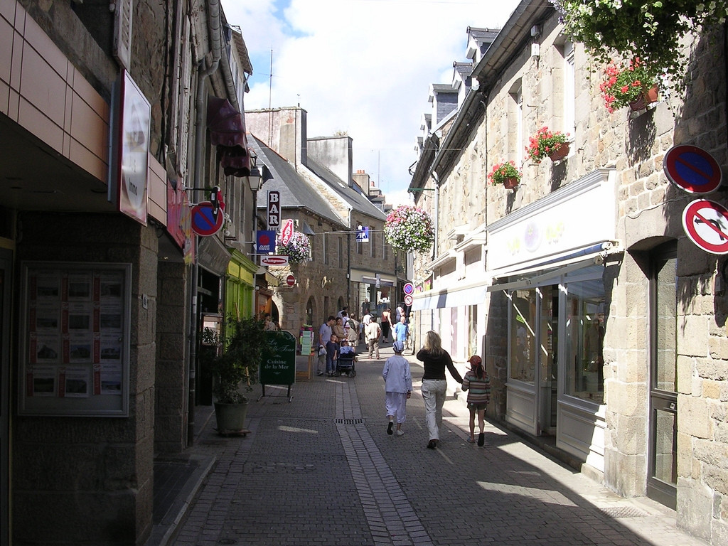 Улица в Пэмполе, Франция – фотографии Франции