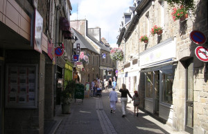 Улица в Пэмполе, Франция – фотографии Франции