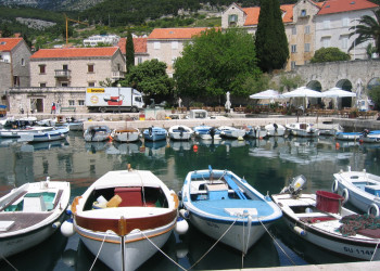 Лодки у причала в Бол, Хорватия. Фото 8 – фотографии Хорватии