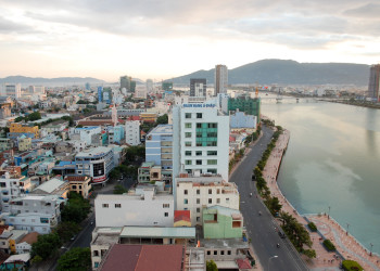 Набережная Дананга вдоль реки – фотографии Вьетнама