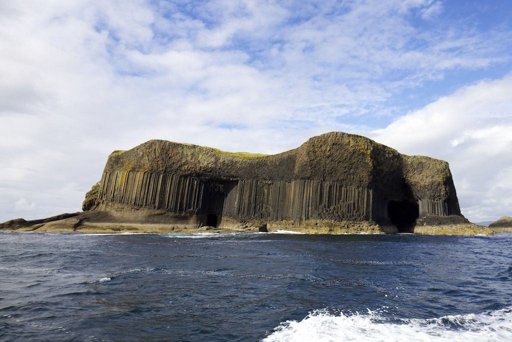 Фингалова пещера, остров Стаффа, Шотландия, Великобритания – фотографии Великобритании