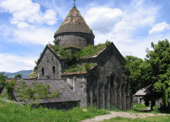 Внешняя архитектура монастыря Санаин (Sanahin Monastery), Армения – фотографии Армении