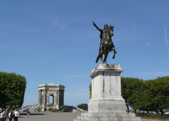 Памятник Людовику XIV в Монпелье, Франция – фотографии Франции