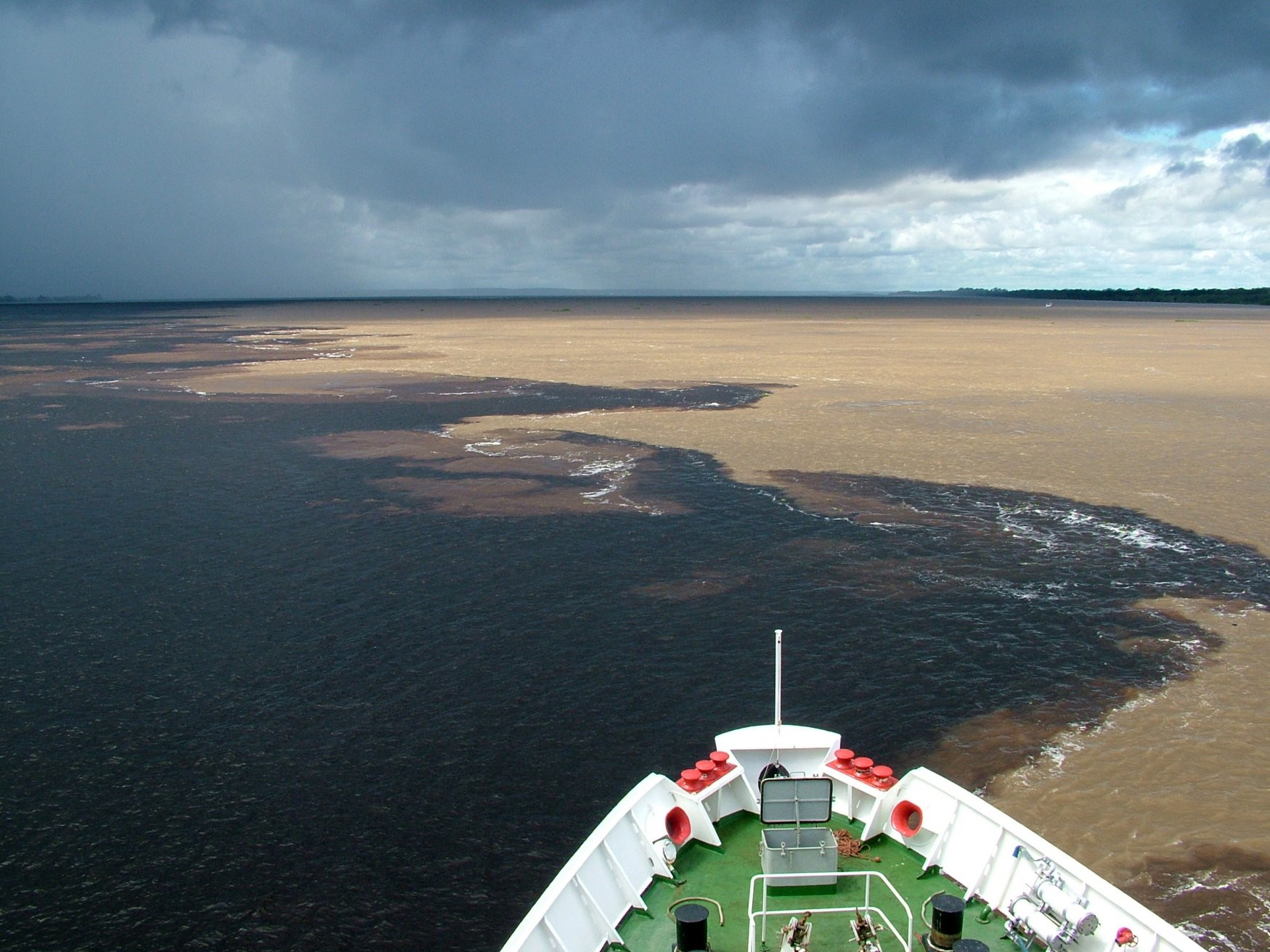 Встреча вод двух рек – фотографии Бразилии