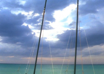 Парусники на пляже в Варадеро, Куба – фотографии Кубы