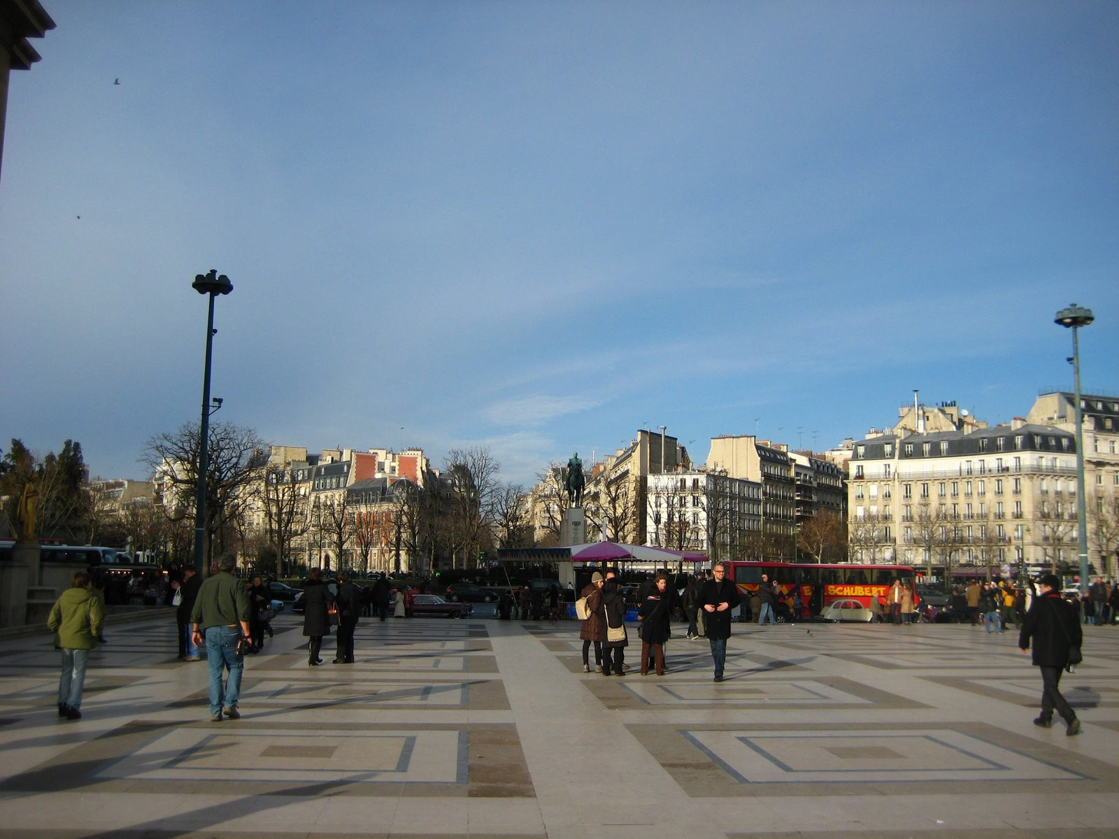 Городская площадь в Париже, Франция – фотографии Франции