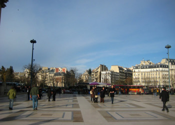 Городская площадь в Париже, Франция – фотографии Франции