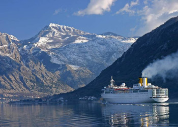 Корабль в Которском заливе, Черногория – фотографии Черногории