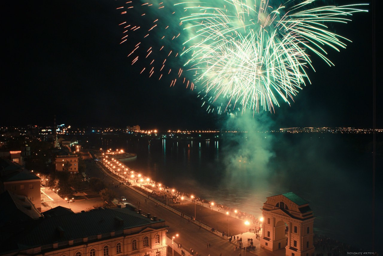 Праздничный салют в Иркутске, Россия. Фото 1 – фотографии России