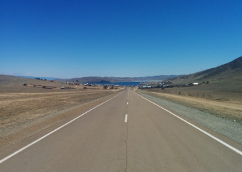 Дорога к парому на Ольхон, село Сахюрта – фотографии России