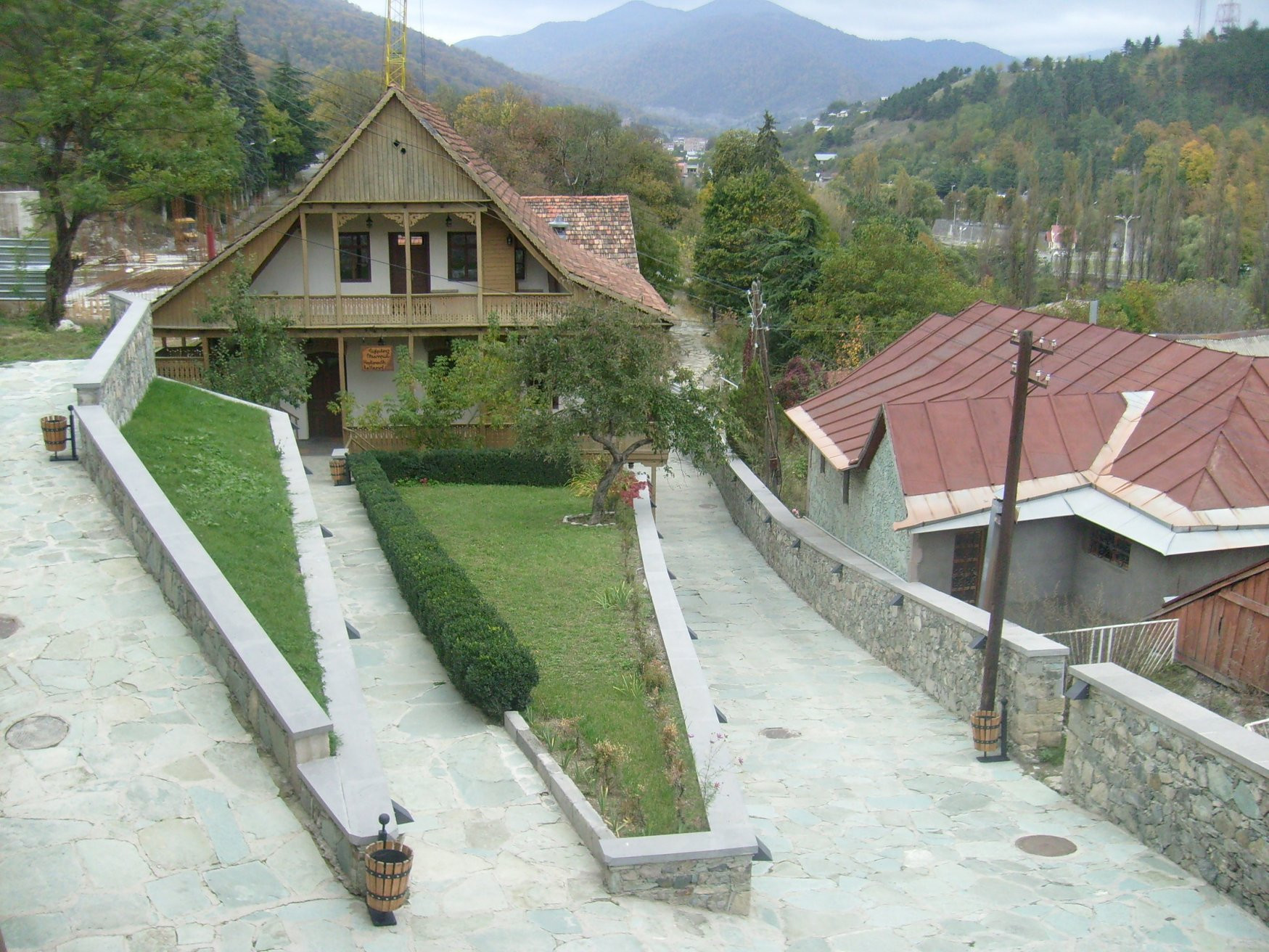 Дома в Дилижан, Армения. Фото 1 – фотографии Армении