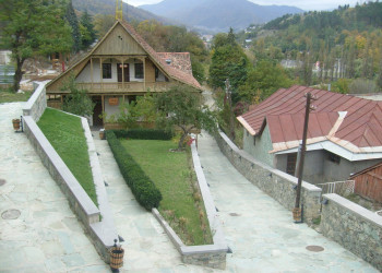 Дома в Дилижан, Армения. Фото 1 – фотографии Армении