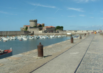 Набережная в Сибуре, Франция. Фото 1 – фотографии Франции