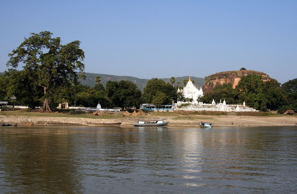 Река в Мингуне, Мьянма – фотографии Мьянмы