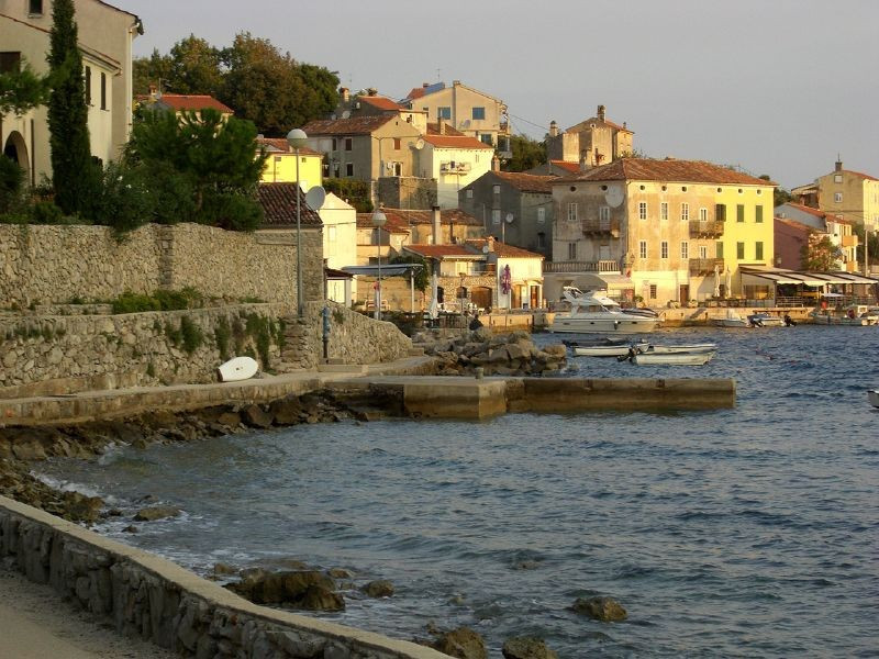 Набережная в Валуне, Хорватия – фотографии Хорватии