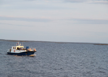 Катер на острове Кий, Россия. Фото 1 – фотографии России