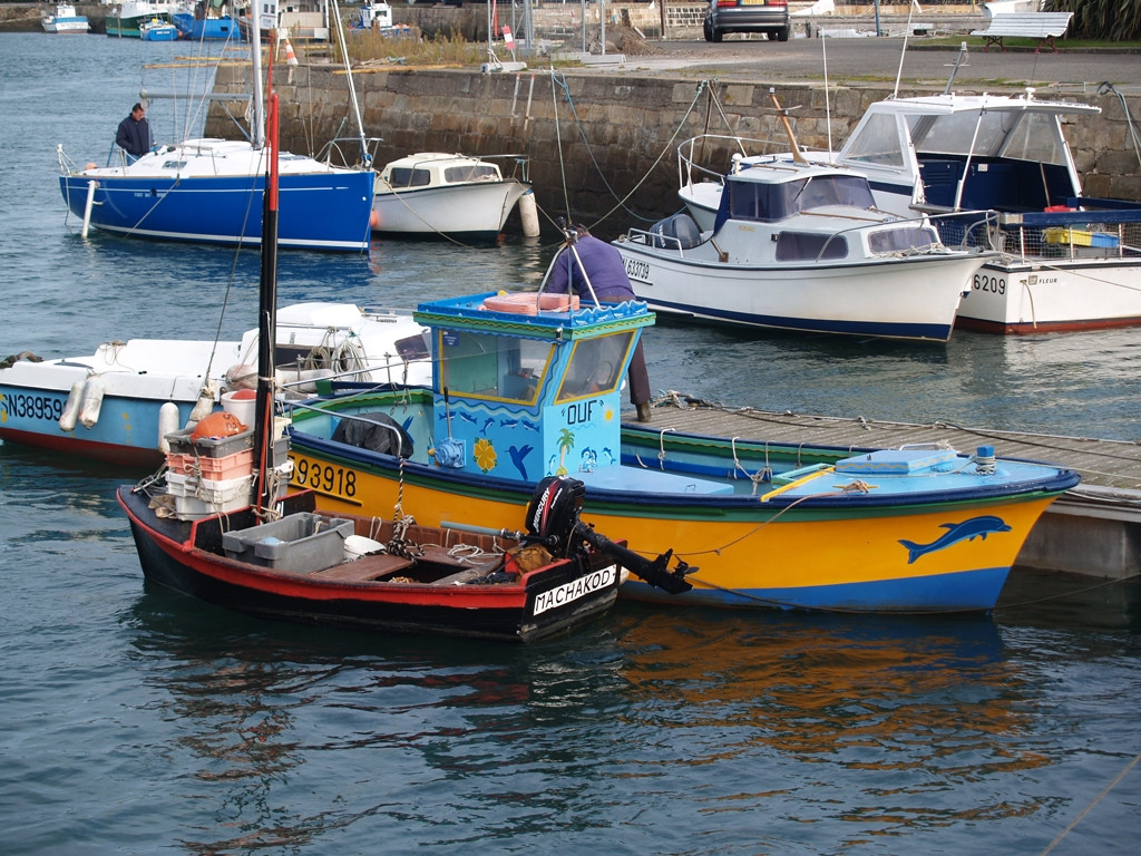 Яхты и катера у причала в Ле-Круазик, Франция. Фото 2 – фотографии Франции